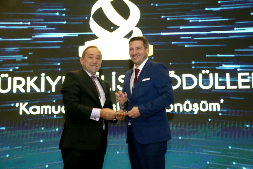 Emre Dağdelen Kamu Başarı Ödülü Töreni